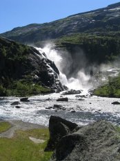 Foto van wandeling van 3 uur met 4 watervallen door het dal Husedalen in Kinsarvik in Noorwegen