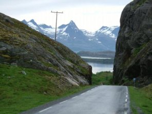 Foto vanaf het eiland Dønna uitzicht of de Zeven Zusters in Noorwegen