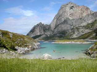 Foto van wandeling naar Rødøyløva 'de Leeuw van Rødøy' in Noorwegen