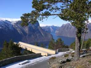 Foto van uitzichtspunt Stegastein langs Aurlandsfjord in Noorwegen