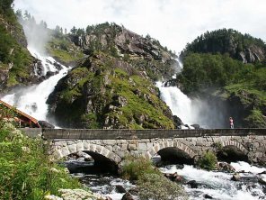 Foto van waterval Låtefossen in Noorwegen