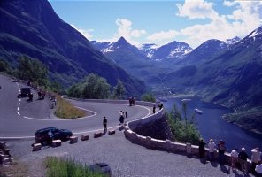 Foto van uitzichtspunt Ørnesvingen bij Geiranger in Noorwegen