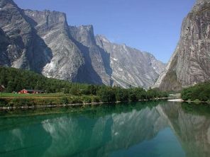 Foto van bergwand Trollveggen in Noorwegen