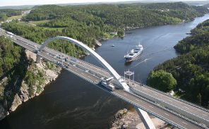 Foto van nieuwe Svinesundbrug tussen Noorwegen en Zweden