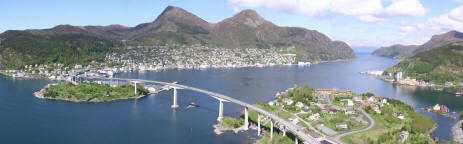 Foto van brug bij Måløy in Noorwegen